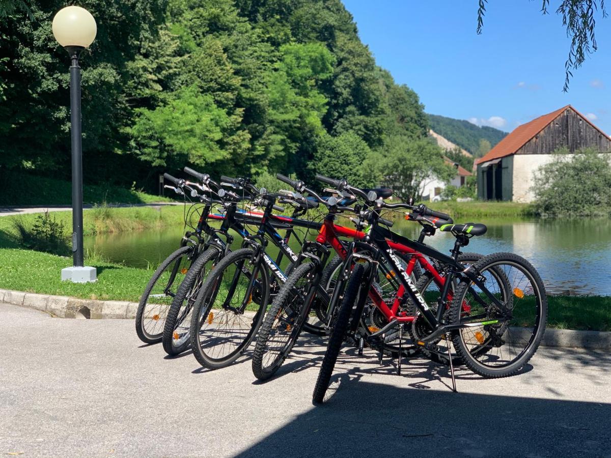 Kozjanski Dvor Podčetrtek Buitenkant foto