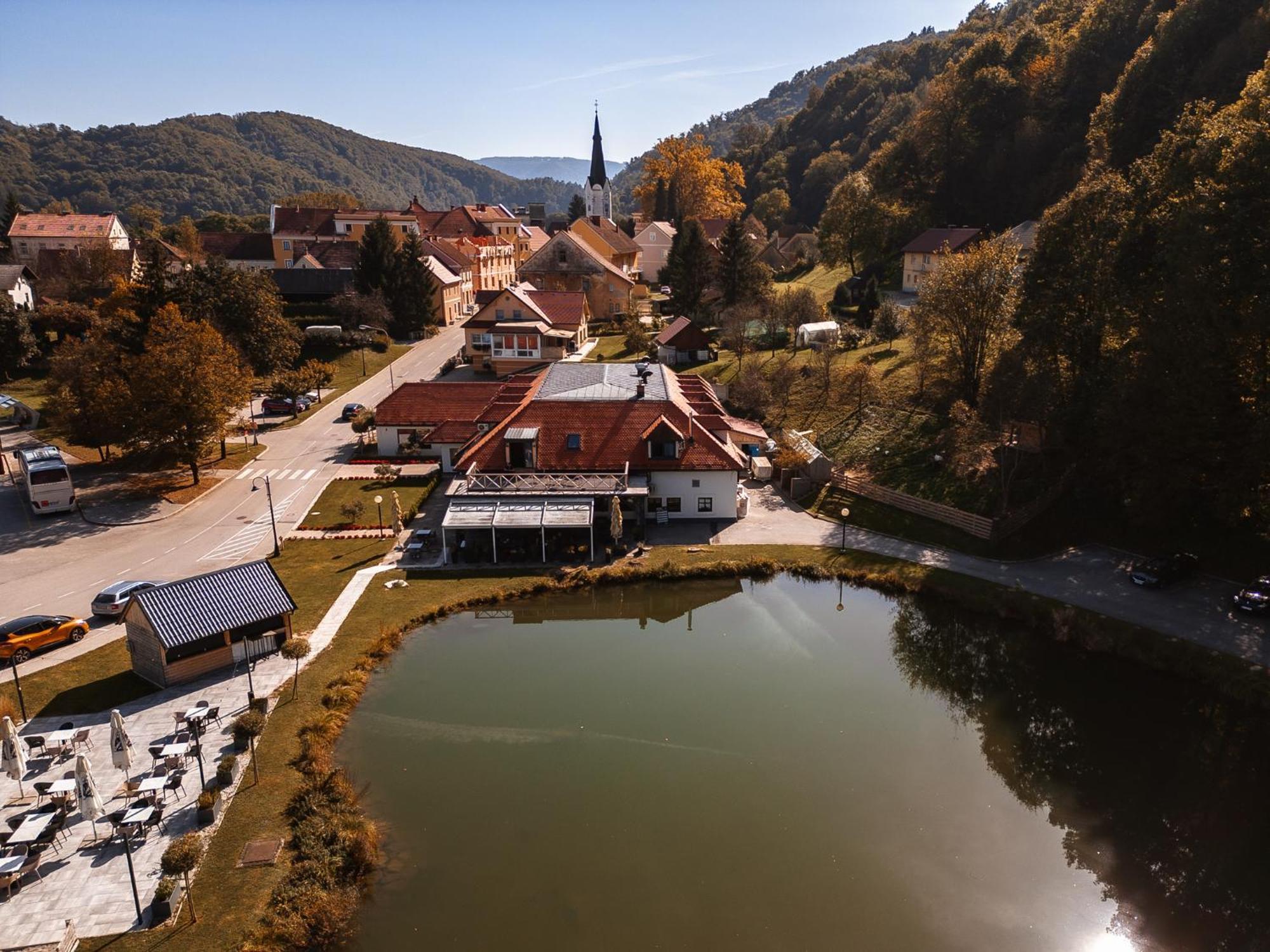 Kozjanski Dvor Podčetrtek Buitenkant foto